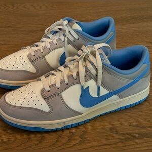 Men’s Nike Dunks Size 11. Good used condition. See images for details.